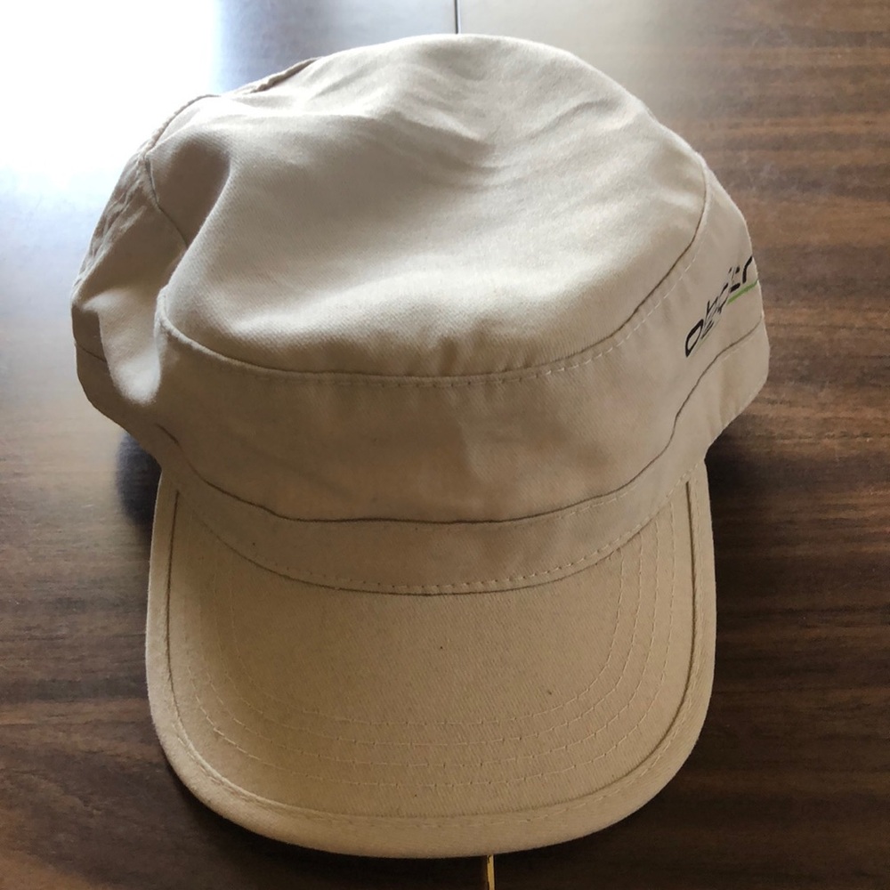 OBERMEYER HAT. BRAND NEW. ONE SIZE FITS MOST